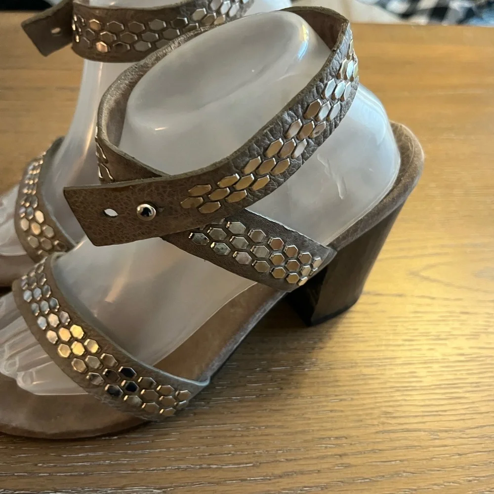 Calleen Cordero Grey Leather Sandals with Metallic Accents 9.5